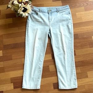 CHICO'S PLATINUM DENIM Ultimate Fit Jeans SIZE 2R 12-14 LARGE Light Blue